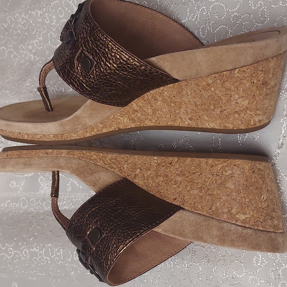 UGG Sandals Leather sz.6 women. BRIELLA BRONZE, heel 2.25" - Picture 3 of 6